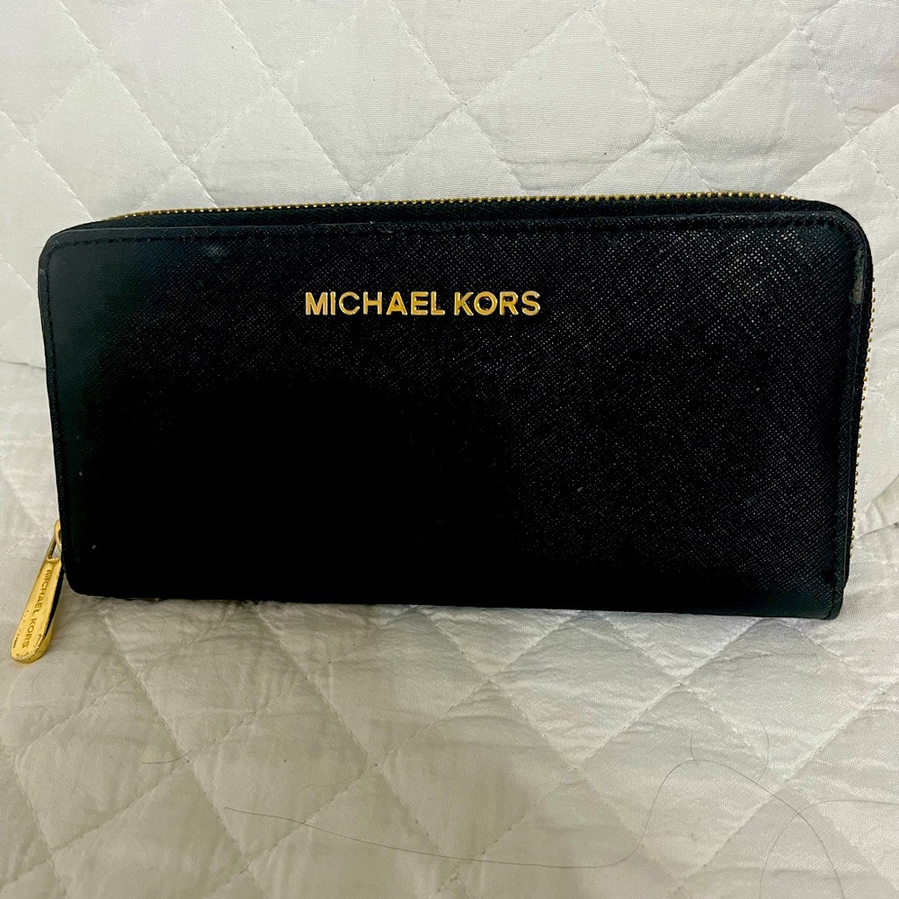 Michael Kors Leather Zipper Wallet